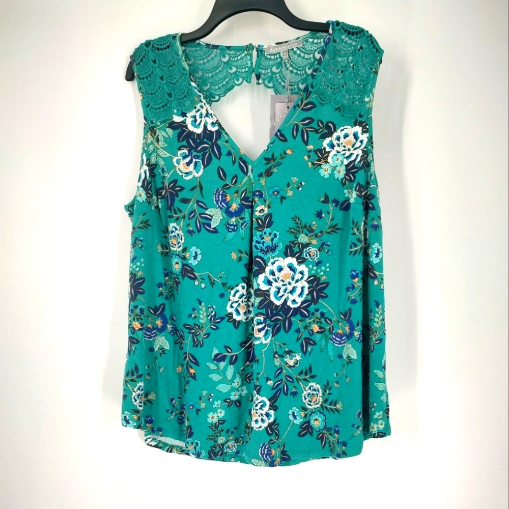 Daniel Rainn Sleeveless Green Flower Pattern Top